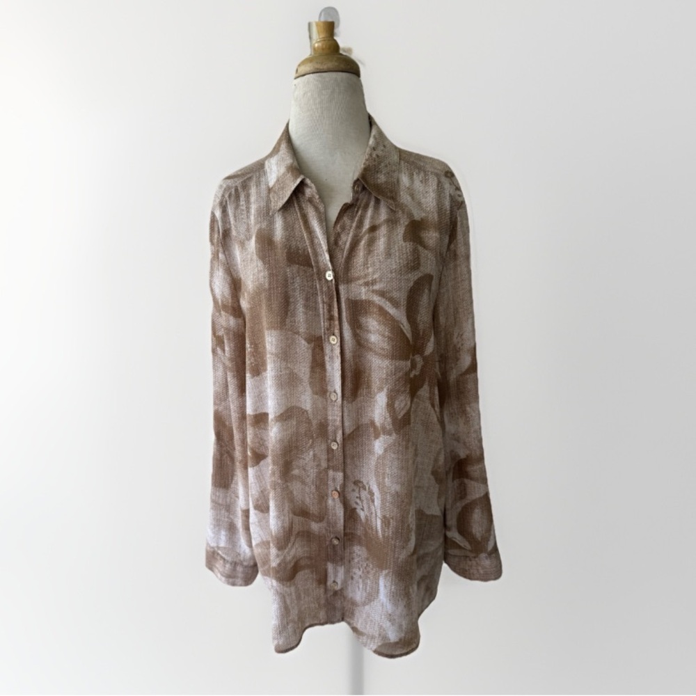 Chico’s Tan Floral XL button front roll tab lightweight flyaway back blouse Sz 3